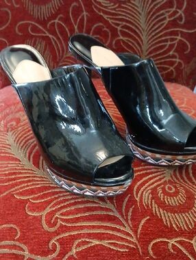 Black Patent Peep-Toe Platform Mules By Gianni Bini 8.5
